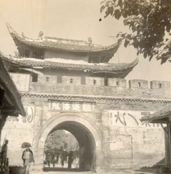 影子之城|成博新展开幕:560张照片还原广汉古建身影